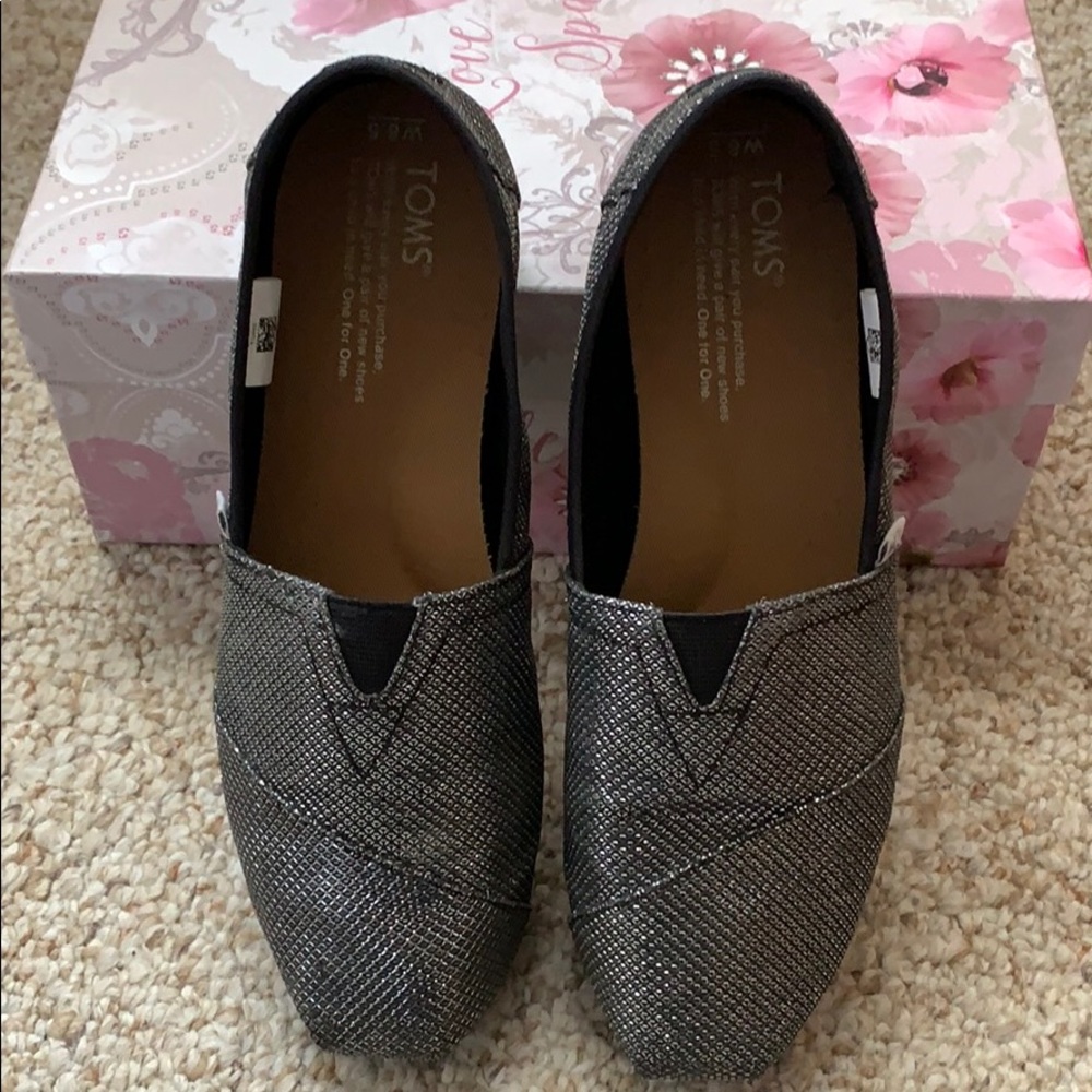 Cute and Comfy Black & Silver Toms